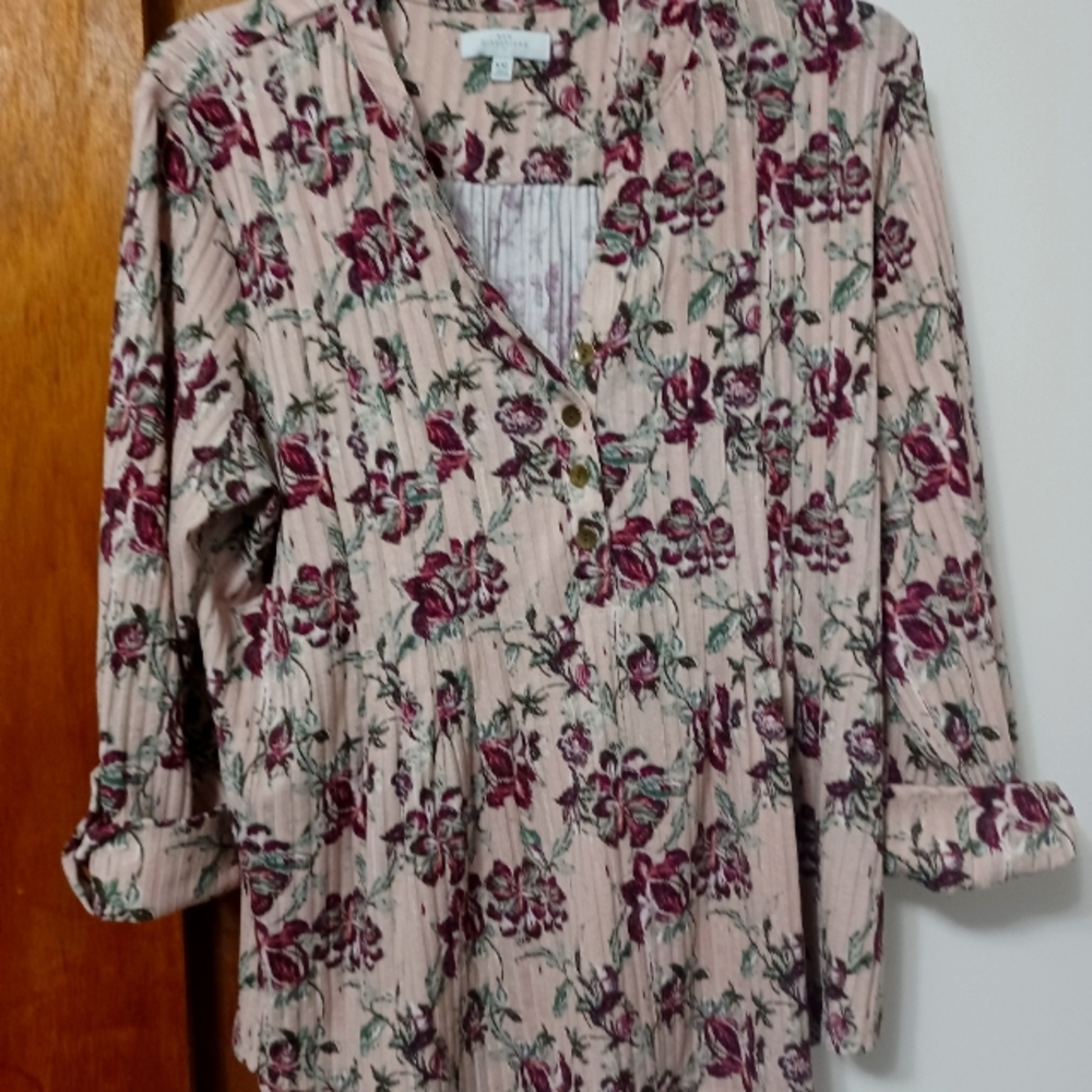 Adorable floral top